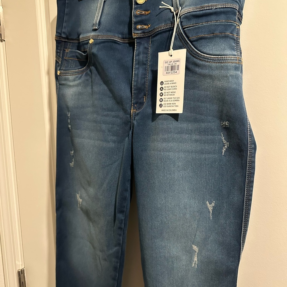 GO UP JEANS SIZE 16 BRAND NEW!! Made in Colombia